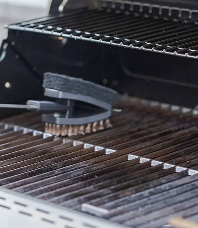 GG Cleaning the grill