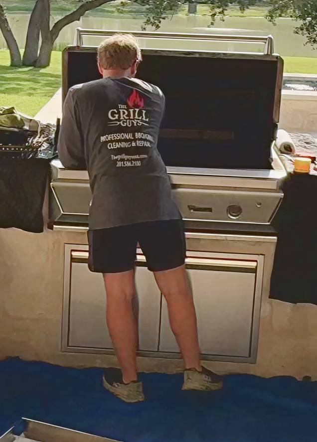 The grill guys Cleaning the grill img